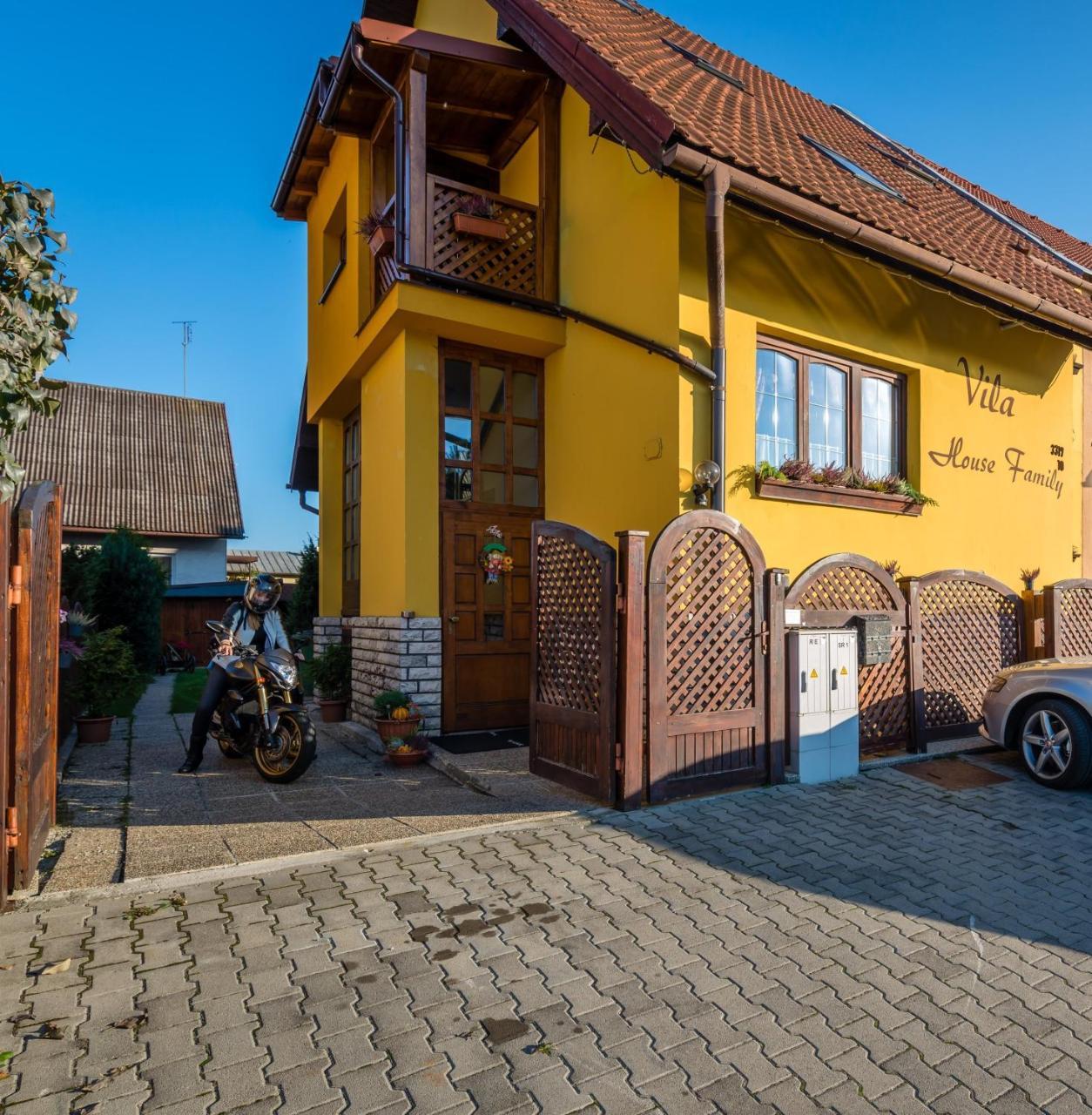 Vila House Family Poprad Exterior foto